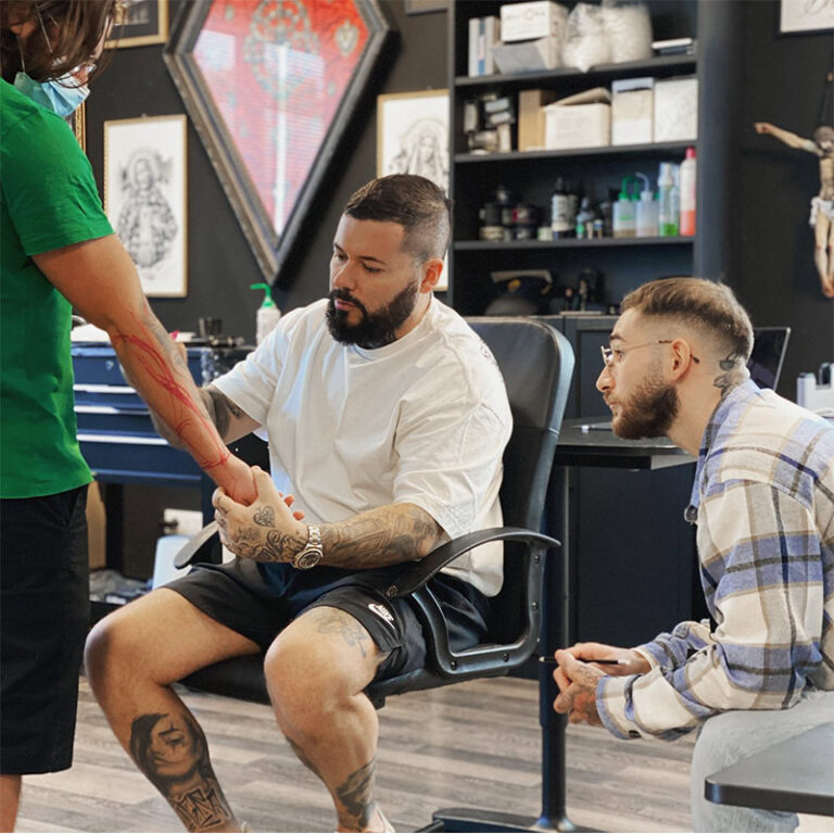 Antonio Macko Todisco insegna tattoo alla Macko Academy